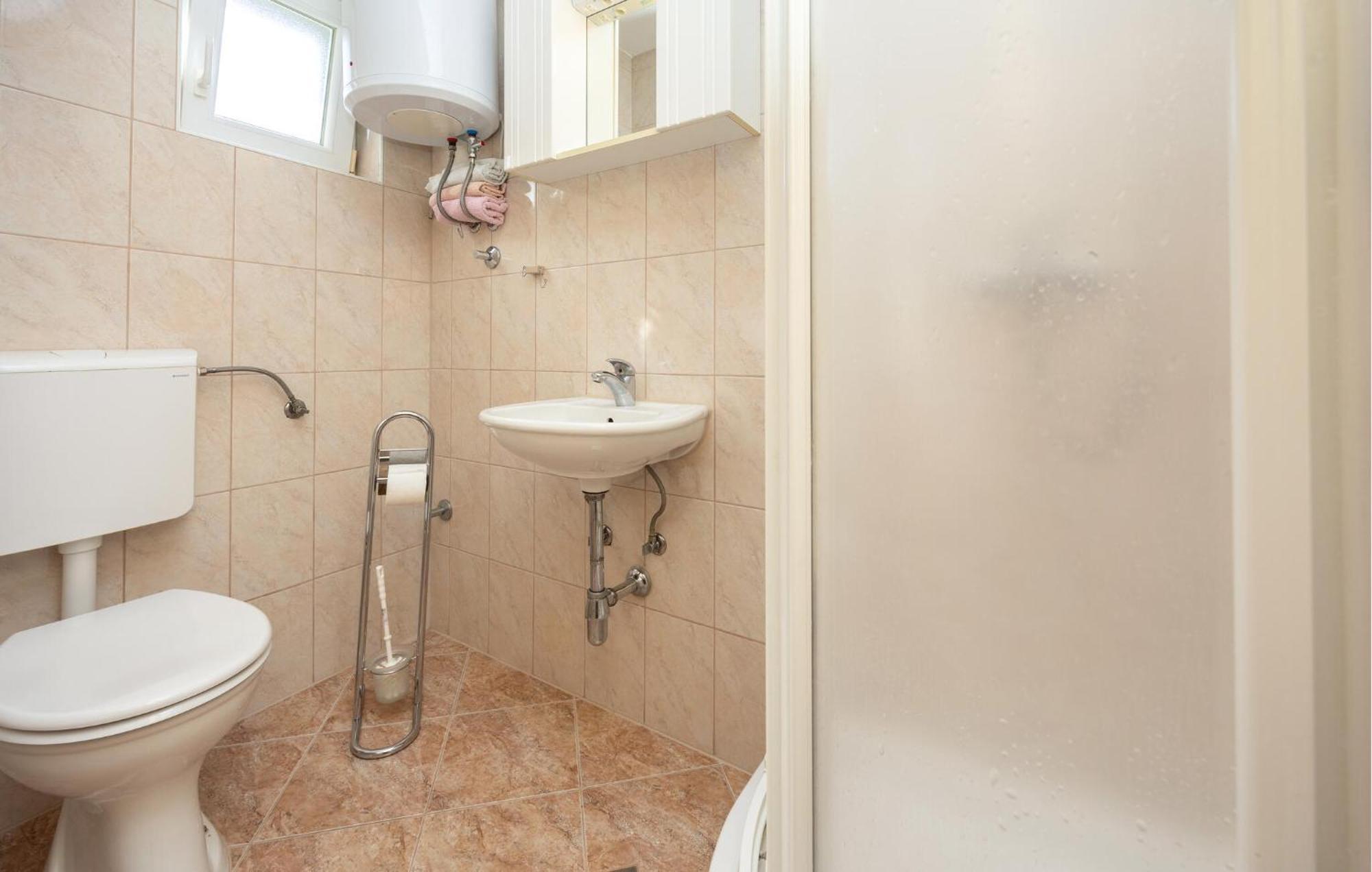 1 Bedroom Awesome Apartment In Lokva Rogoznica Exteriér fotografie